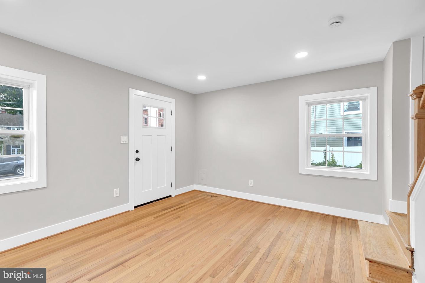 5105 11TH ST S, ARLINGTON, Virginia 22204, 2 Bedrooms Bedrooms, ,2 BathroomsBathrooms,Residential,For sale,5105 11TH ST S,VAAR2069754 MLS # VAAR2069754