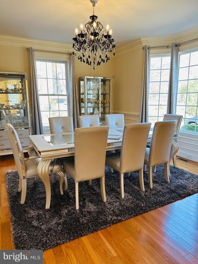 6413 DIVINE ST, MCLEAN, Virginia 22101, 6 Bedrooms Bedrooms, ,5 BathroomsBathrooms,Residential,For sale,6413 DIVINE ST,VAFX2294606 MLS # VAFX2294606