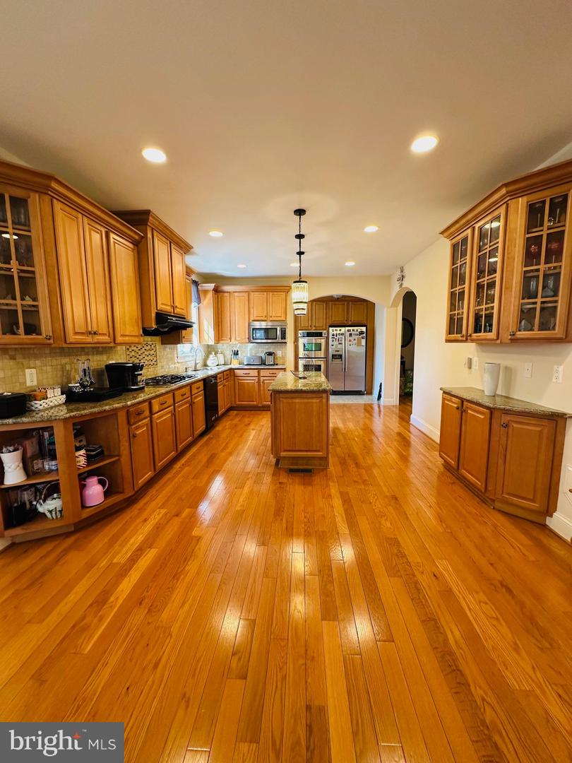 6413 DIVINE ST, MCLEAN, Virginia 22101, 6 Bedrooms Bedrooms, ,5 BathroomsBathrooms,Residential,For sale,6413 DIVINE ST,VAFX2294606 MLS # VAFX2294606