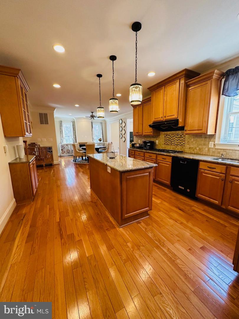 6413 DIVINE ST, MCLEAN, Virginia 22101, 6 Bedrooms Bedrooms, ,5 BathroomsBathrooms,Residential,For sale,6413 DIVINE ST,VAFX2294606 MLS # VAFX2294606