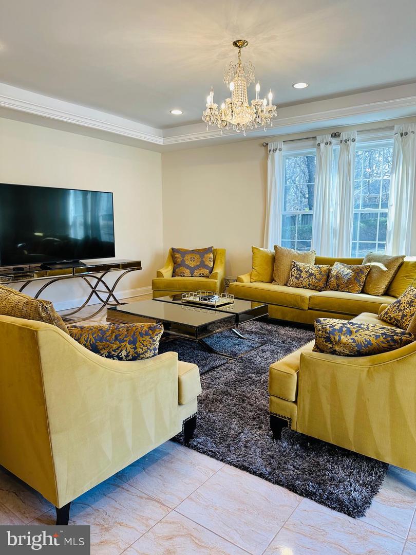 6413 DIVINE ST, MCLEAN, Virginia 22101, 6 Bedrooms Bedrooms, ,5 BathroomsBathrooms,Residential,For sale,6413 DIVINE ST,VAFX2294606 MLS # VAFX2294606