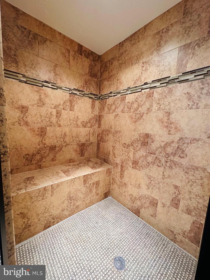 6413 DIVINE ST, MCLEAN, Virginia 22101, 6 Bedrooms Bedrooms, ,5 BathroomsBathrooms,Residential,For sale,6413 DIVINE ST,VAFX2294606 MLS # VAFX2294606