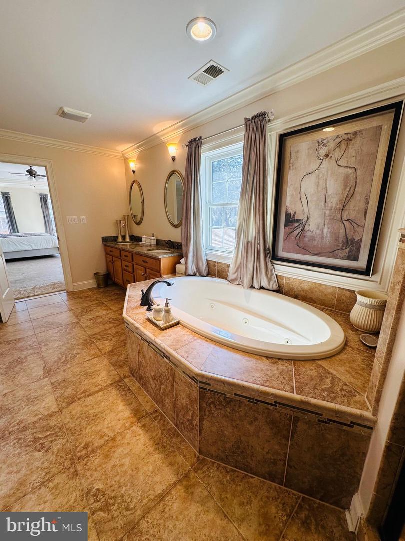 6413 DIVINE ST, MCLEAN, Virginia 22101, 6 Bedrooms Bedrooms, ,5 BathroomsBathrooms,Residential,For sale,6413 DIVINE ST,VAFX2294606 MLS # VAFX2294606