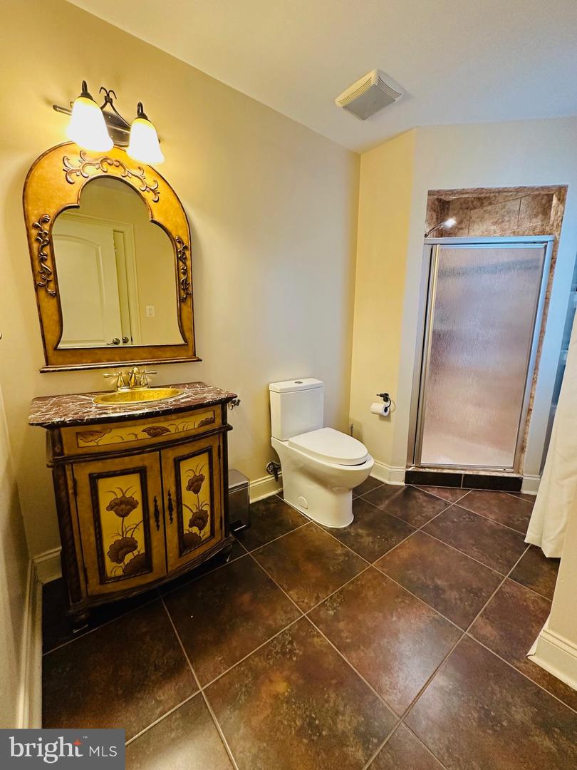 6413 DIVINE ST, MCLEAN, Virginia 22101, 6 Bedrooms Bedrooms, ,5 BathroomsBathrooms,Residential,For sale,6413 DIVINE ST,VAFX2294606 MLS # VAFX2294606