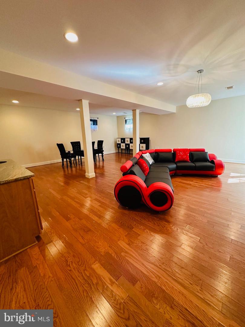 6413 DIVINE ST, MCLEAN, Virginia 22101, 6 Bedrooms Bedrooms, ,5 BathroomsBathrooms,Residential,For sale,6413 DIVINE ST,VAFX2294606 MLS # VAFX2294606