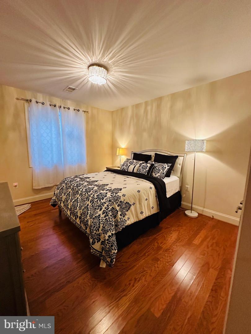 6413 DIVINE ST, MCLEAN, Virginia 22101, 6 Bedrooms Bedrooms, ,5 BathroomsBathrooms,Residential,For sale,6413 DIVINE ST,VAFX2294606 MLS # VAFX2294606