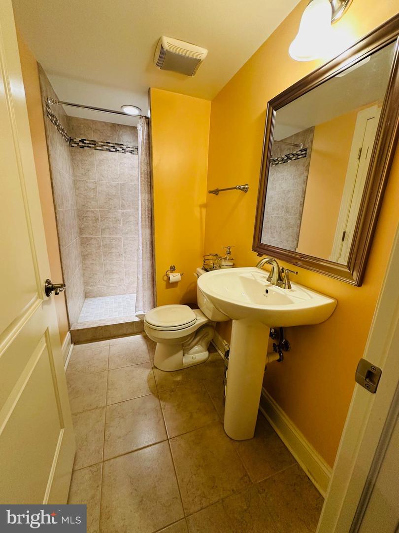 6413 DIVINE ST, MCLEAN, Virginia 22101, 6 Bedrooms Bedrooms, ,5 BathroomsBathrooms,Residential,For sale,6413 DIVINE ST,VAFX2294606 MLS # VAFX2294606