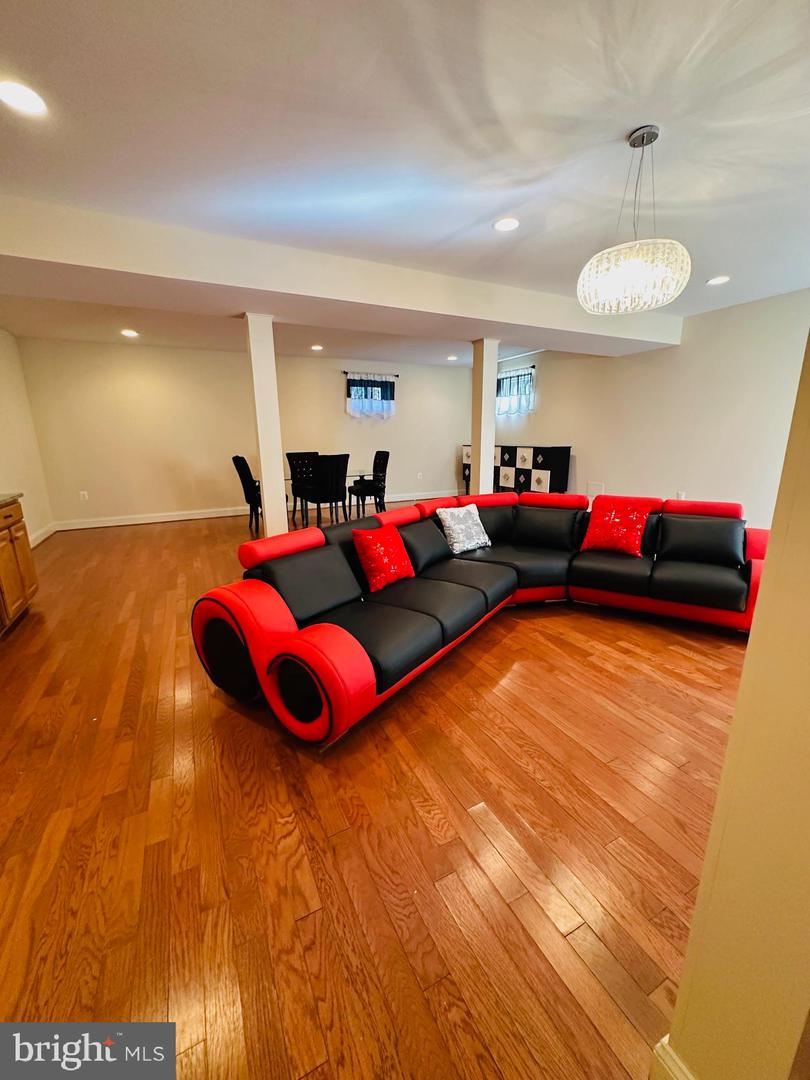 6413 DIVINE ST, MCLEAN, Virginia 22101, 6 Bedrooms Bedrooms, ,5 BathroomsBathrooms,Residential,For sale,6413 DIVINE ST,VAFX2294606 MLS # VAFX2294606