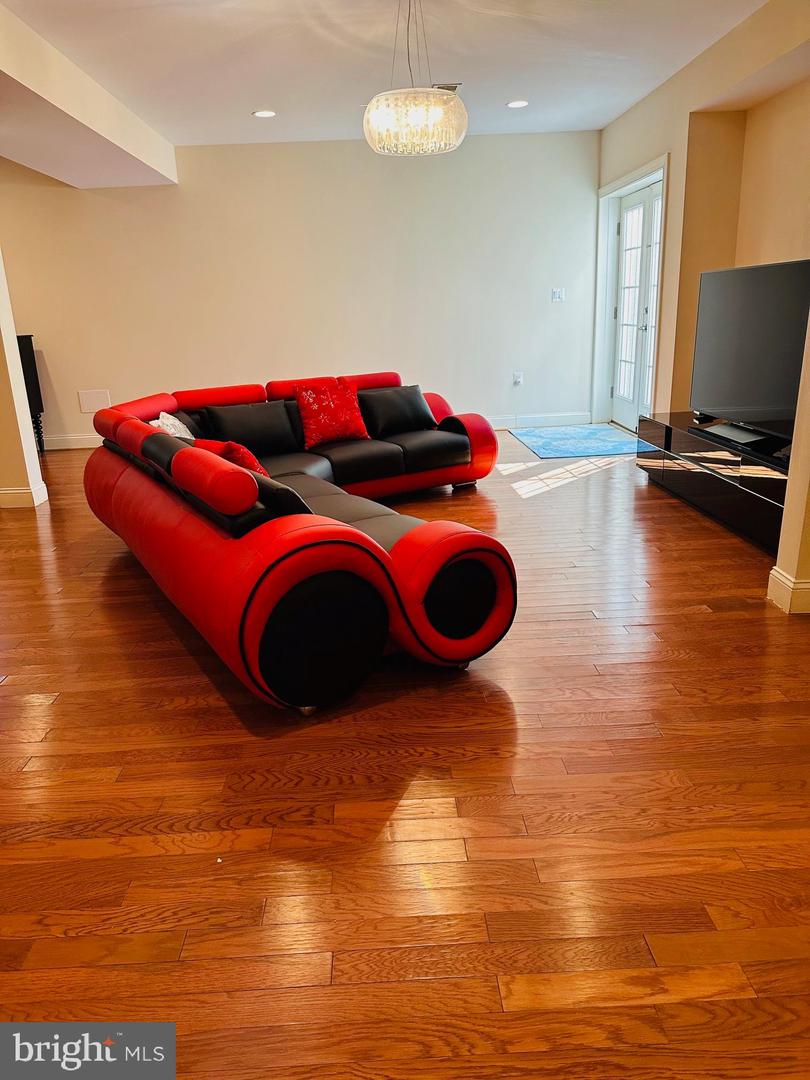 6413 DIVINE ST, MCLEAN, Virginia 22101, 6 Bedrooms Bedrooms, ,5 BathroomsBathrooms,Residential,For sale,6413 DIVINE ST,VAFX2294606 MLS # VAFX2294606