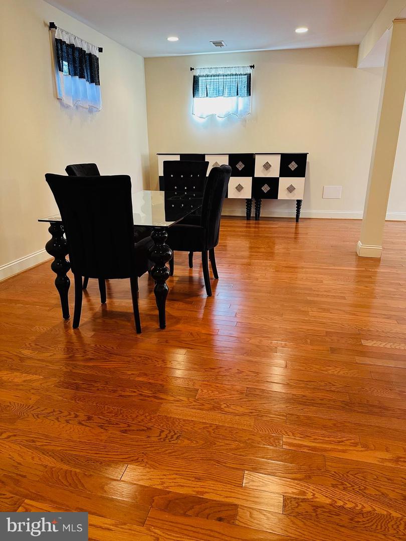 6413 DIVINE ST, MCLEAN, Virginia 22101, 6 Bedrooms Bedrooms, ,5 BathroomsBathrooms,Residential,For sale,6413 DIVINE ST,VAFX2294606 MLS # VAFX2294606