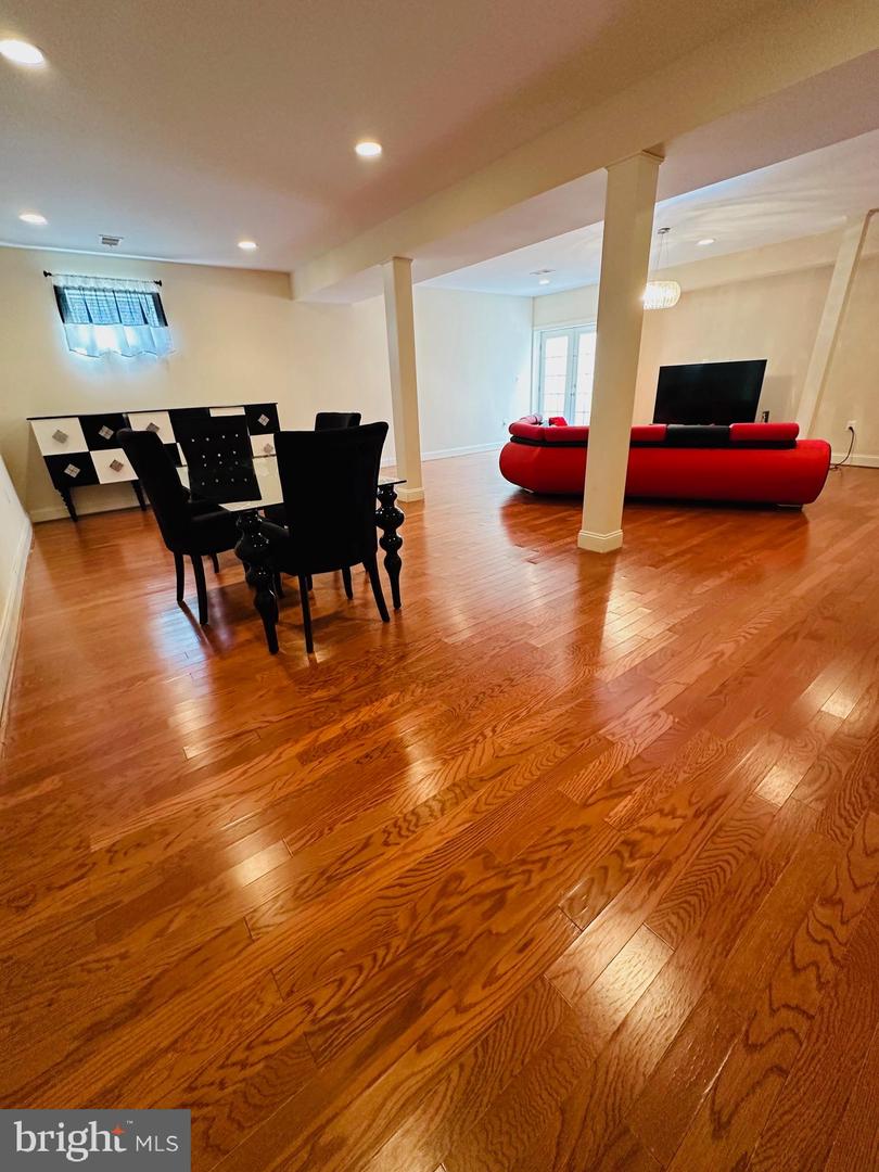 6413 DIVINE ST, MCLEAN, Virginia 22101, 6 Bedrooms Bedrooms, ,5 BathroomsBathrooms,Residential,For sale,6413 DIVINE ST,VAFX2294606 MLS # VAFX2294606