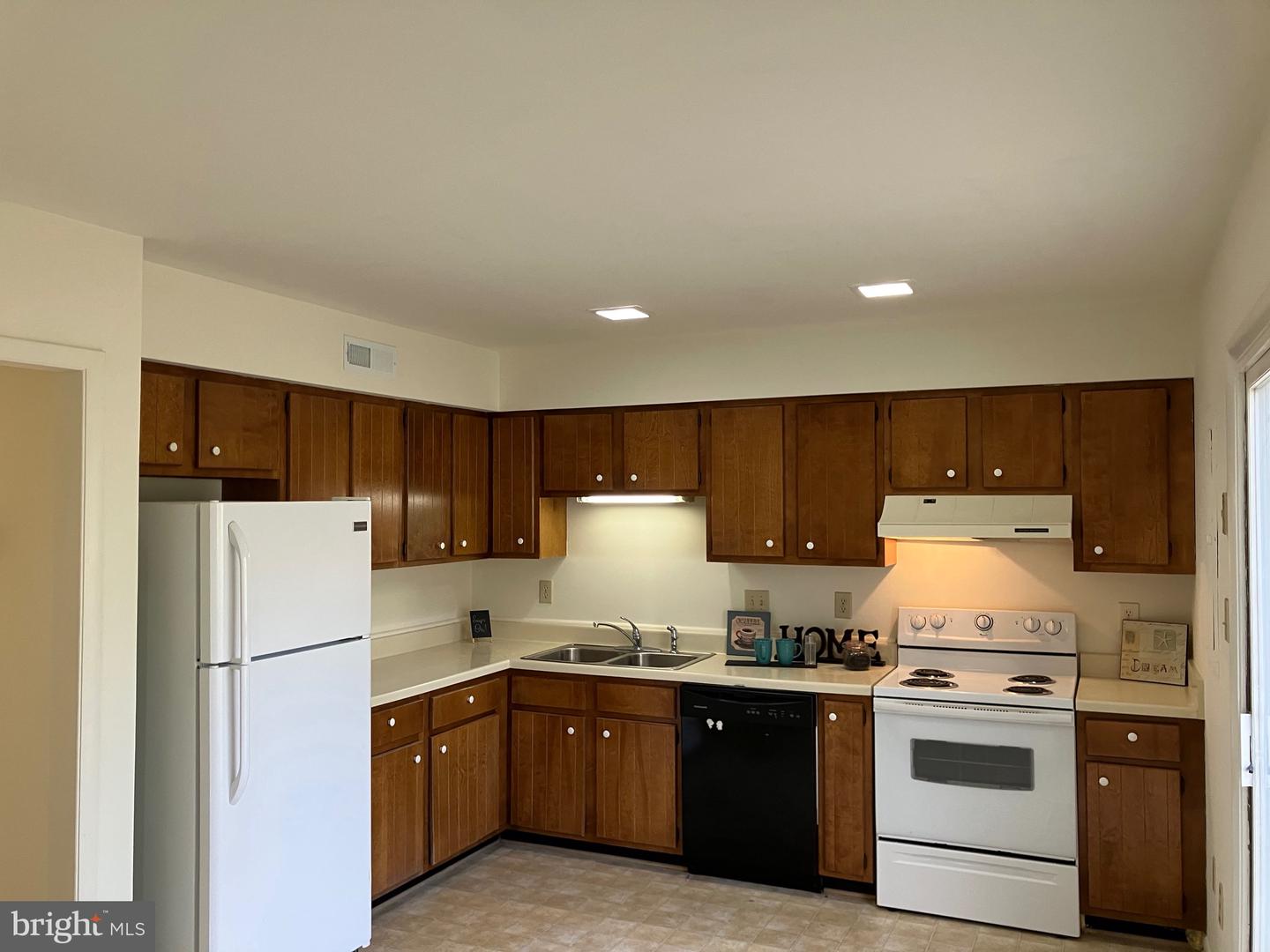 158 ALBEMARLE DR, WILLIAMSBURG, Virginia 23185, 2 Bedrooms Bedrooms, 2 Rooms Rooms,1 BathroomBathrooms,Residential,For sale,158 ALBEMARLE DR,VAJC2000608 MLS # VAJC2000608