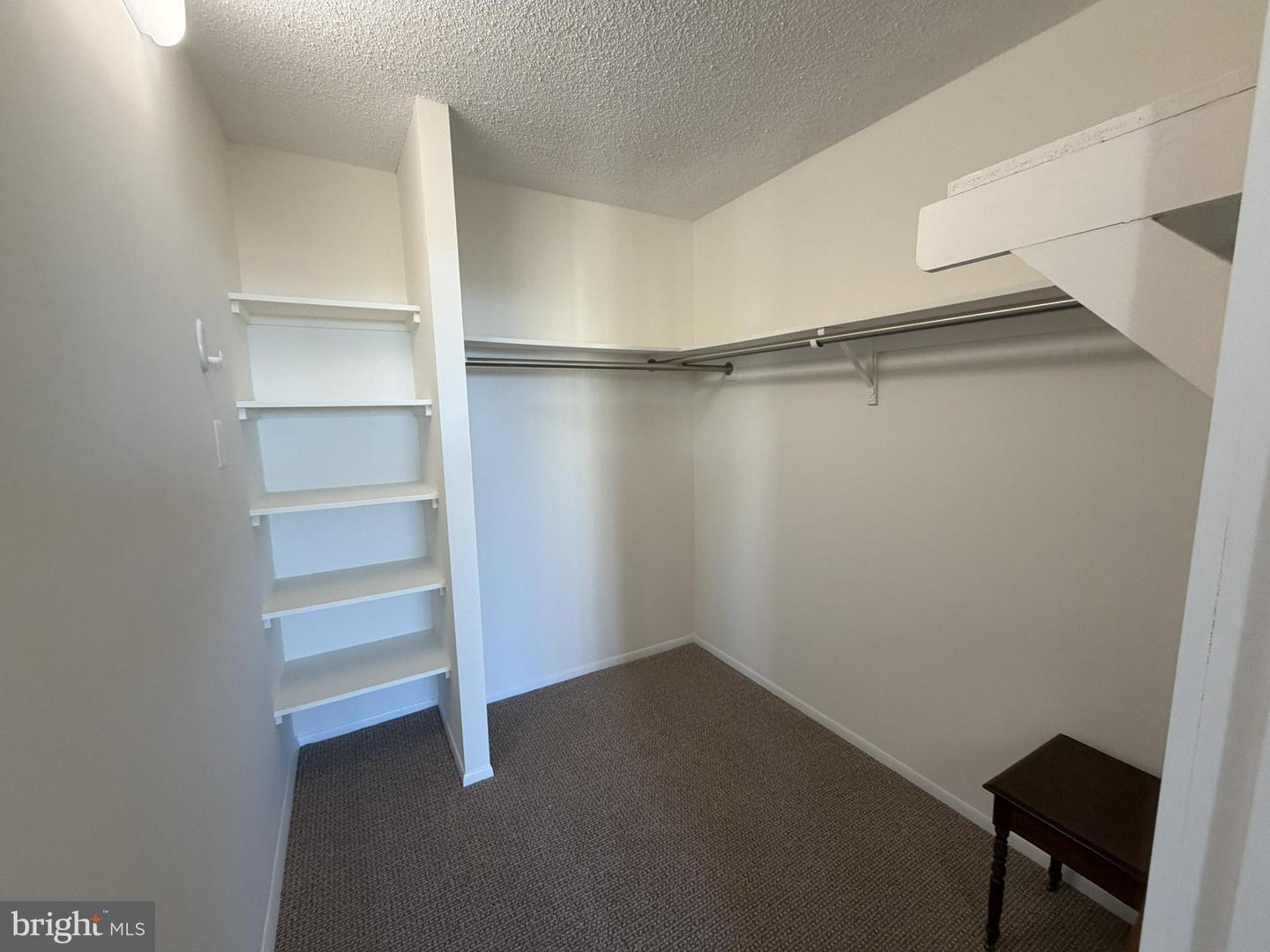 6800 FLEETWOOD RD #1002, MCLEAN, Virginia 22101, 3 Bedrooms Bedrooms, 5 Rooms Rooms,2 BathroomsBathrooms,Residential,For sale,6800 FLEETWOOD RD #1002,VAFX2294744 MLS # VAFX2294744