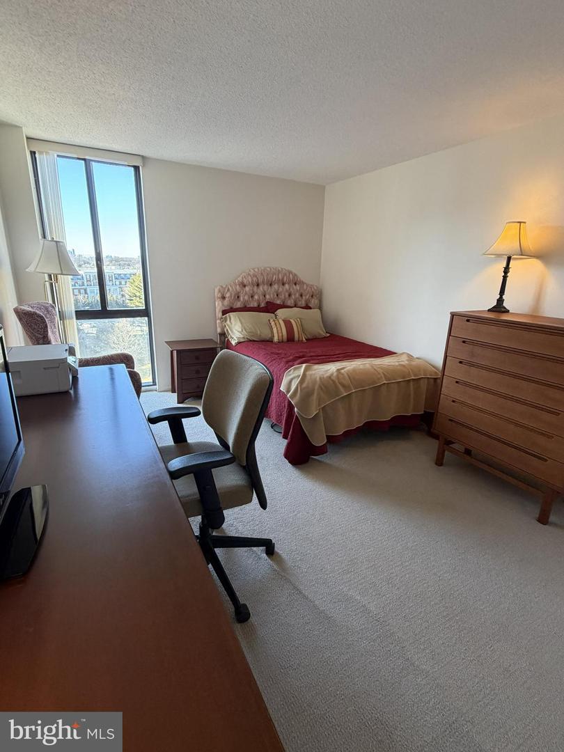 6800 FLEETWOOD RD #1002, MCLEAN, Virginia 22101, 3 Bedrooms Bedrooms, 5 Rooms Rooms,2 BathroomsBathrooms,Residential,For sale,6800 FLEETWOOD RD #1002,VAFX2294744 MLS # VAFX2294744