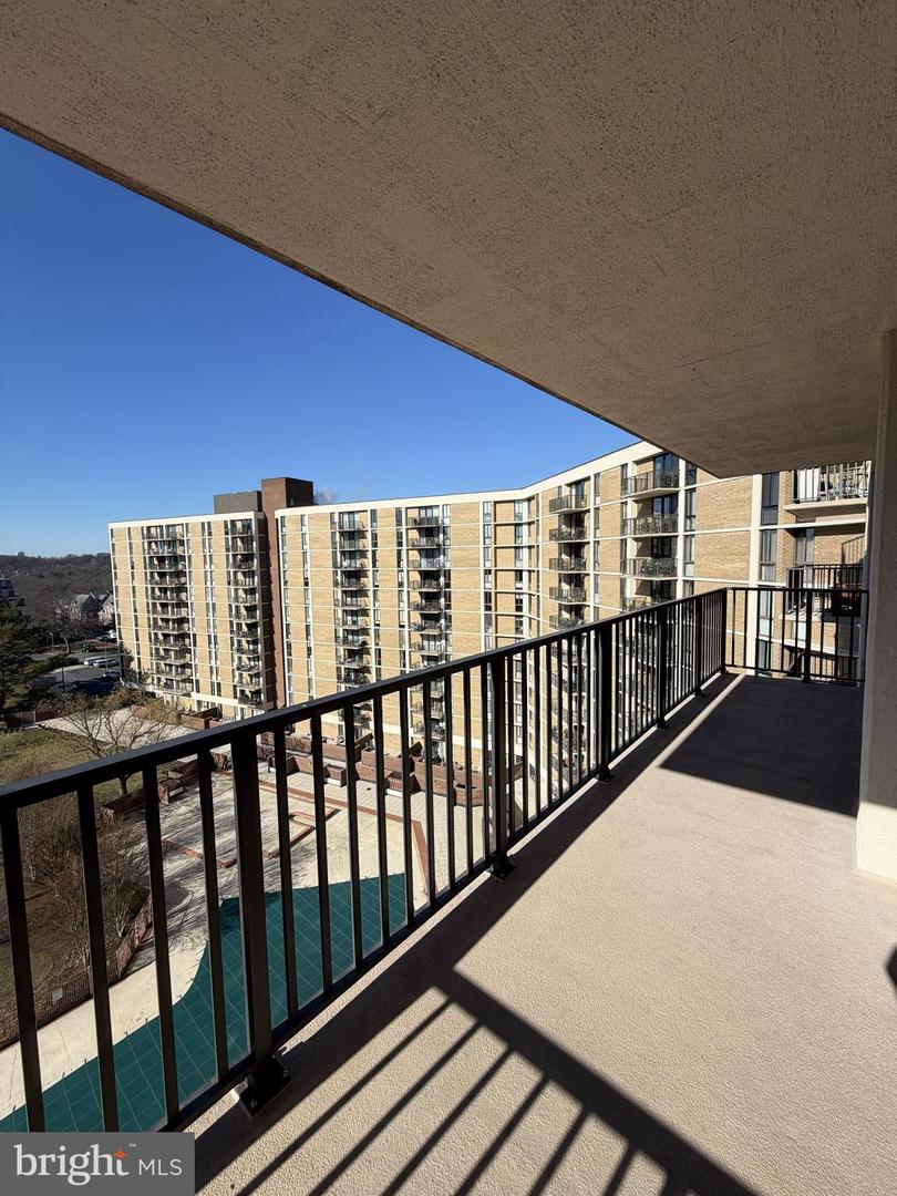 6800 FLEETWOOD RD #1002, MCLEAN, Virginia 22101, 3 Bedrooms Bedrooms, 5 Rooms Rooms,2 BathroomsBathrooms,Residential,For sale,6800 FLEETWOOD RD #1002,VAFX2294744 MLS # VAFX2294744