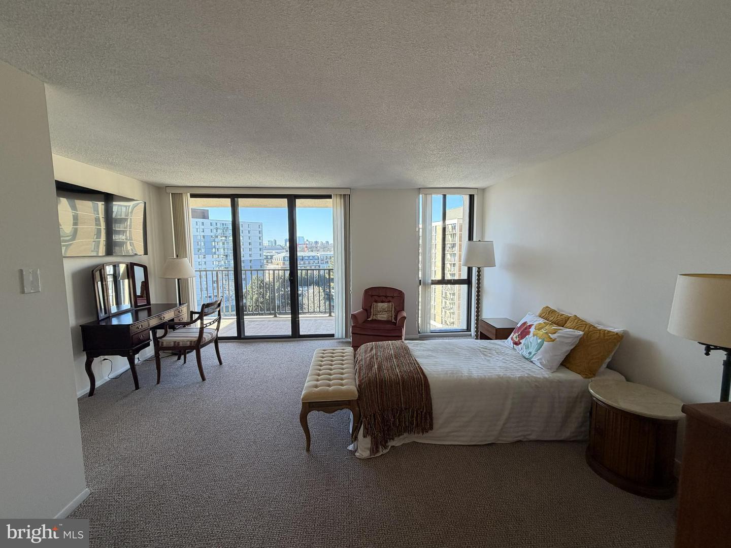 6800 FLEETWOOD RD #1002, MCLEAN, Virginia 22101, 3 Bedrooms Bedrooms, 5 Rooms Rooms,2 BathroomsBathrooms,Residential,For sale,6800 FLEETWOOD RD #1002,VAFX2294744 MLS # VAFX2294744