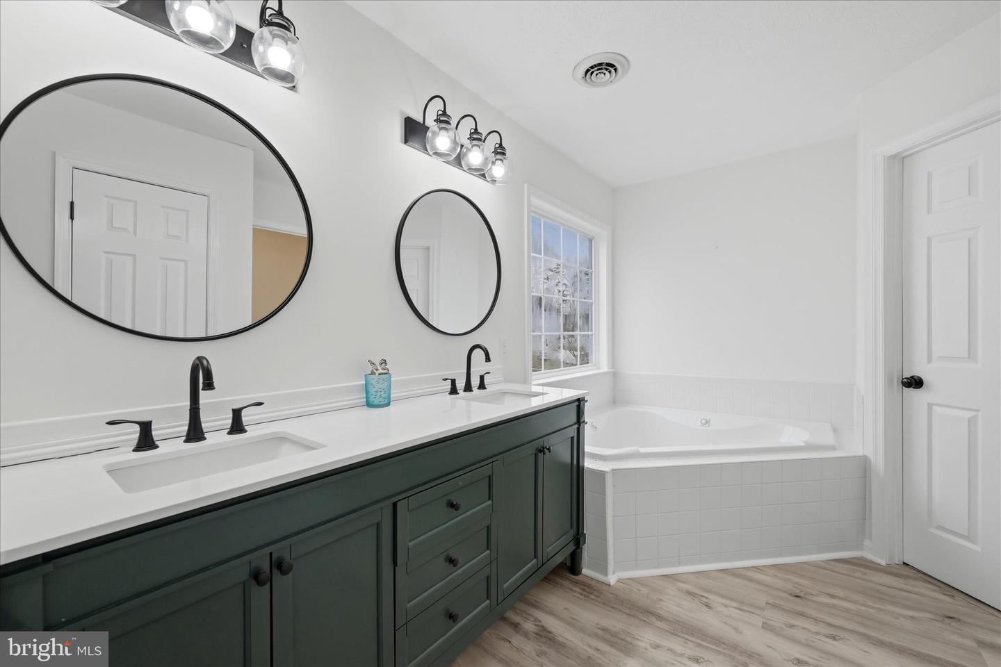 122 LUCY LONG CT, STEPHENS CITY, Virginia 22655, 4 Bedrooms Bedrooms, ,3 BathroomsBathrooms,Residential,For sale,122 LUCY LONG CT,VAFV2039998 MLS # VAFV2039998