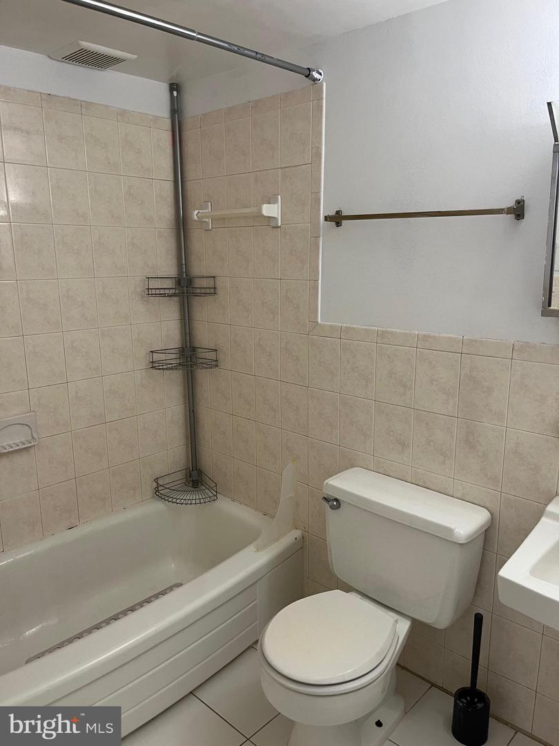 120-8 WASHINGTON ST NE #5, LEESBURG, Virginia 20176, 1 Bedroom Bedrooms, ,1 BathroomBathrooms,Residential,For sale,120-8 WASHINGTON ST NE #5,VALO2117578 MLS # VALO2117578