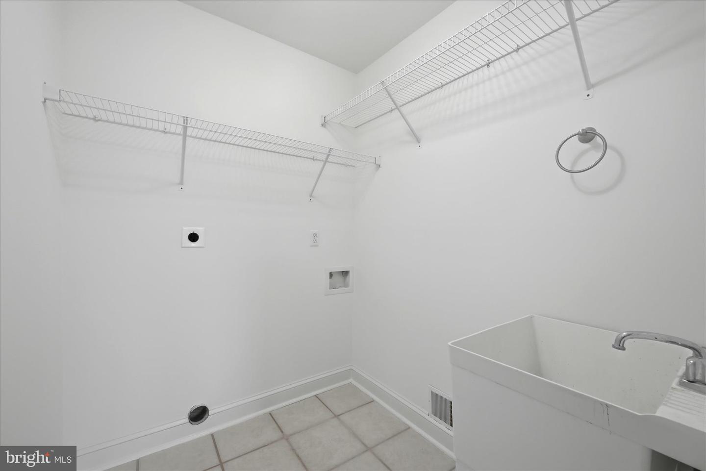 404 FREMONT CT, BERRYVILLE, Virginia 22611, 5 Bedrooms Bedrooms, ,3 BathroomsBathrooms,Residential,For sale,404 FREMONT CT,VACL2006576 MLS # VACL2006576