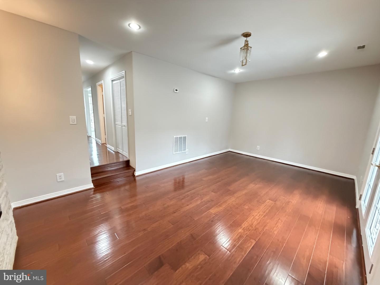 6346 ROCKSHIRE ST, ALEXANDRIA, Virginia 22315, 3 Bedrooms Bedrooms, ,2 BathroomsBathrooms,Residential,For sale,6346 ROCKSHIRE ST,VAFX2283860 MLS # VAFX2283860