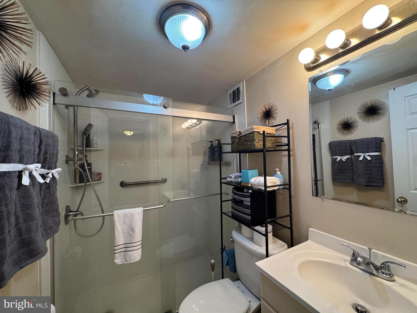 16 S VAN DORN ST #602, ALEXANDRIA, Virginia 22304, 2 Bedrooms Bedrooms, 3 Rooms Rooms,1 BathroomBathrooms,Residential,For sale,16 S VAN DORN ST #602,VAAX2054132 MLS # VAAX2054132