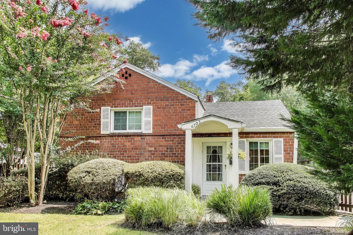 6703 HALLWOOD AVE, FALLS CHURCH, Virginia 22046, 3 Bedrooms Bedrooms, ,2 BathroomsBathrooms,Residential,For sale,6703 HALLWOOD AVE,VAFX2291848 MLS # VAFX2291848