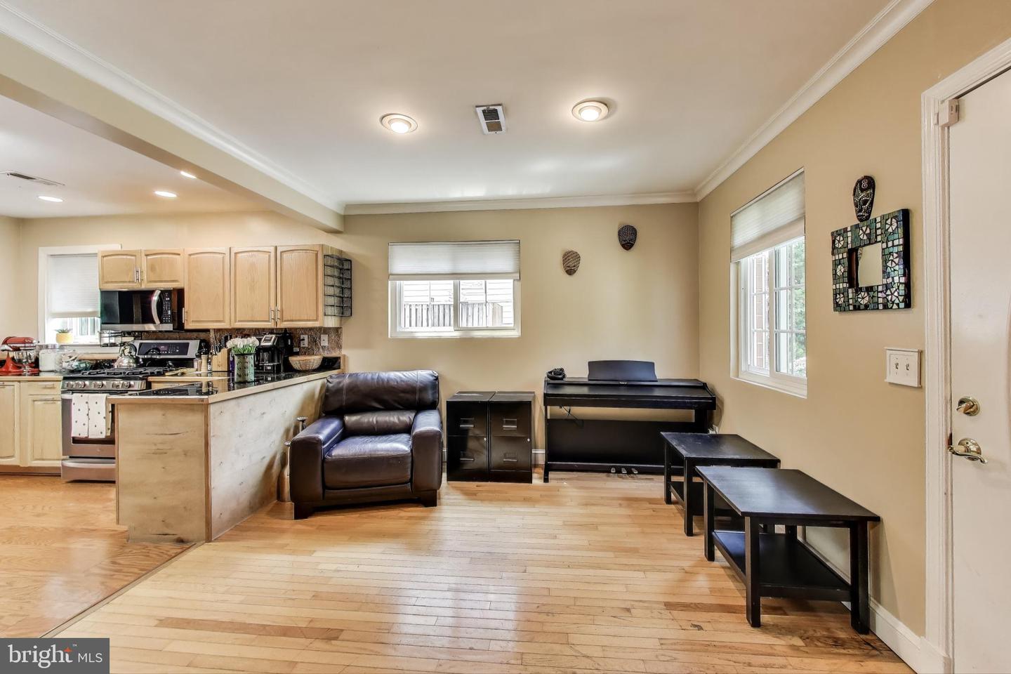 6703 HALLWOOD AVE, FALLS CHURCH, Virginia 22046, 3 Bedrooms Bedrooms, ,2 BathroomsBathrooms,Residential,For sale,6703 HALLWOOD AVE,VAFX2291848 MLS # VAFX2291848