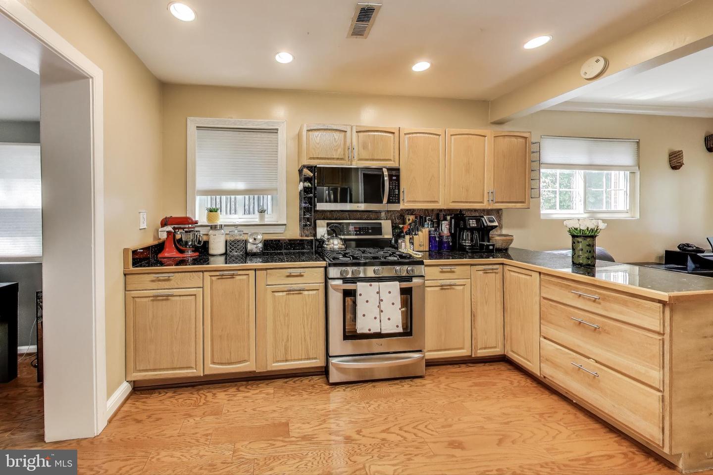 6703 HALLWOOD AVE, FALLS CHURCH, Virginia 22046, 3 Bedrooms Bedrooms, ,2 BathroomsBathrooms,Residential,For sale,6703 HALLWOOD AVE,VAFX2291848 MLS # VAFX2291848