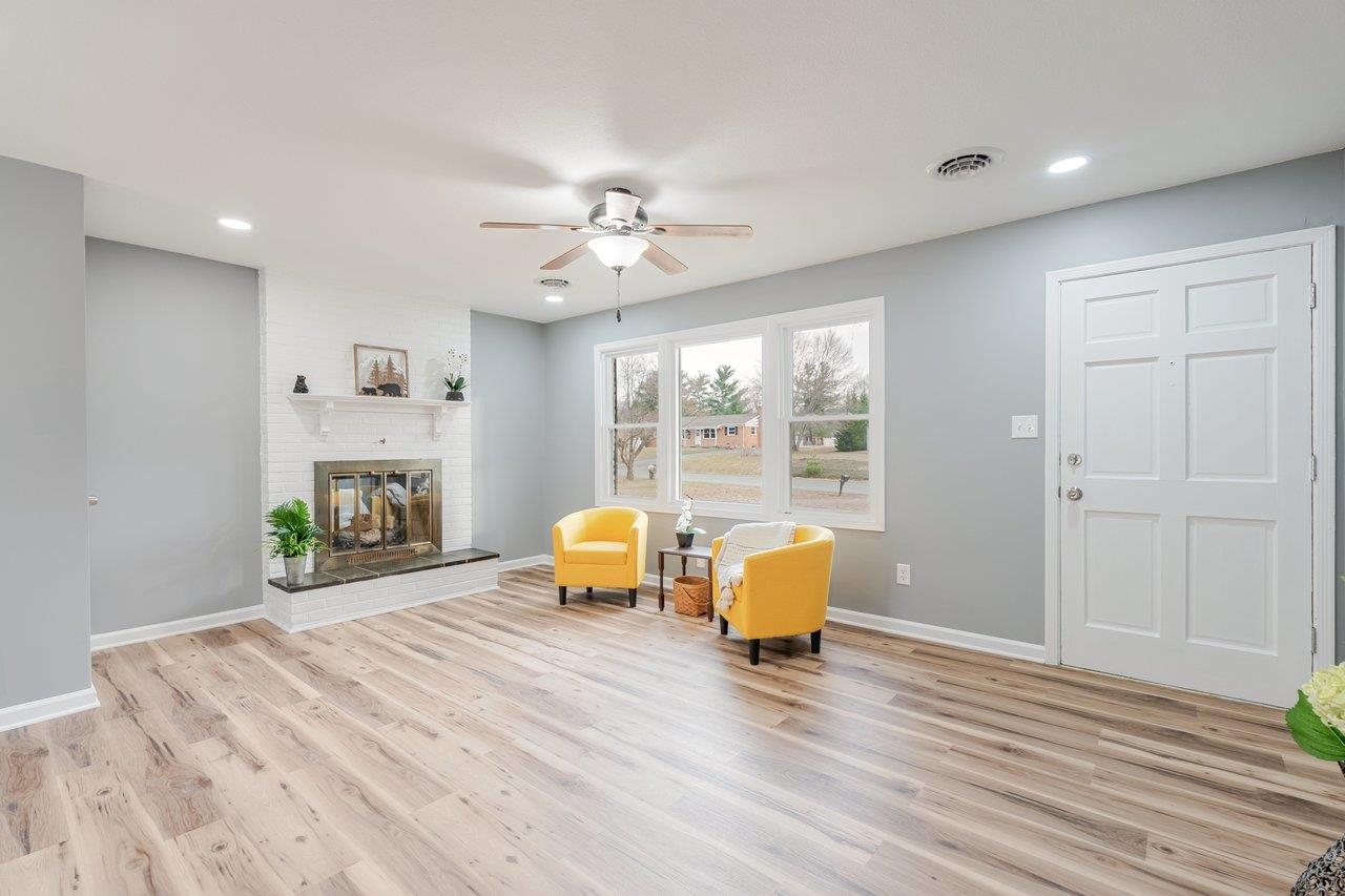 24 LA SALLE DR, GROTTOES, Virginia 24441, 3 Bedrooms Bedrooms, ,2 BathroomsBathrooms,Residential,24 LA SALLE DR,674065 MLS # 674065