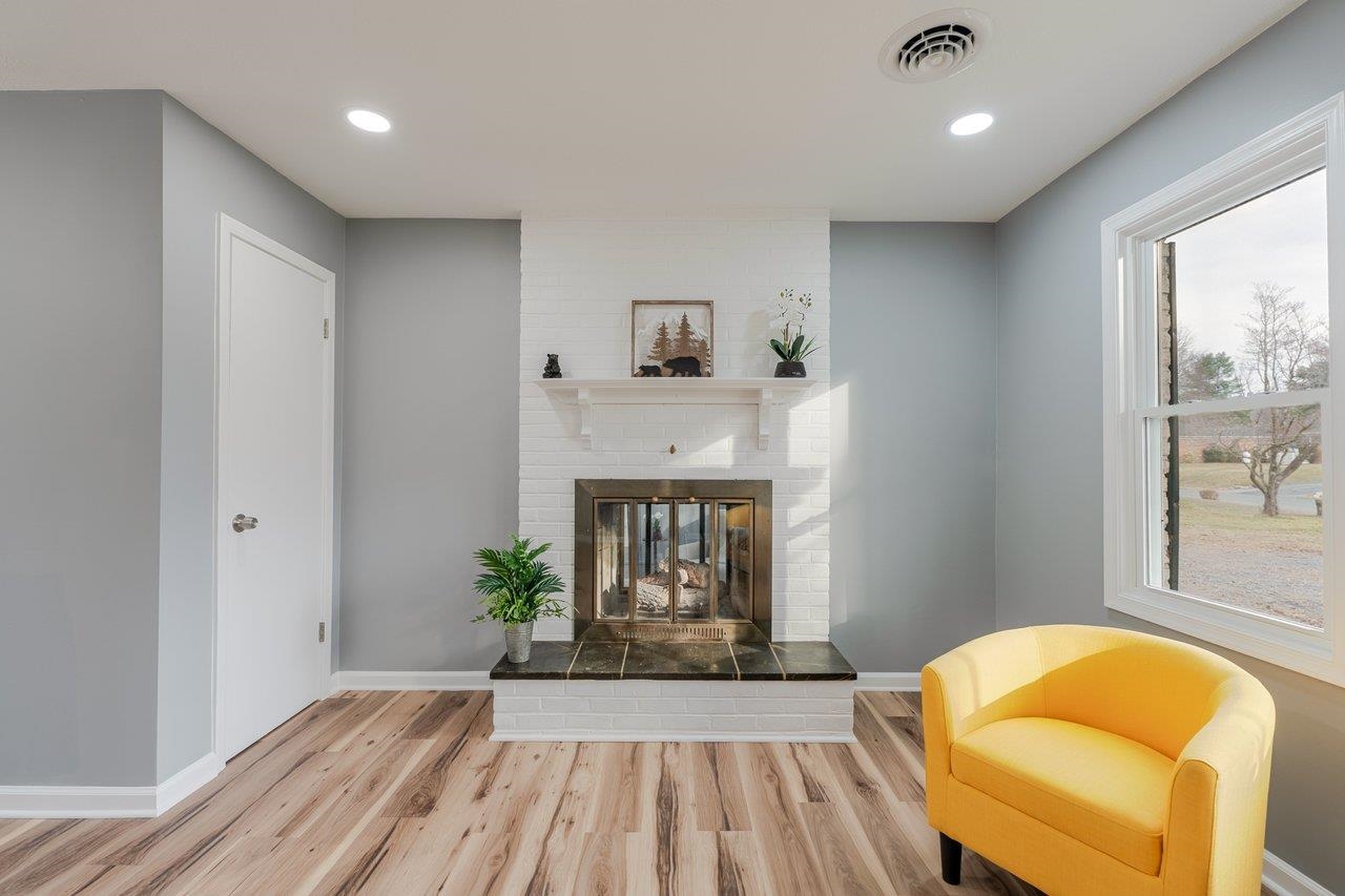 24 LA SALLE DR, GROTTOES, Virginia 24441, 3 Bedrooms Bedrooms, ,2 BathroomsBathrooms,Residential,24 LA SALLE DR,674065 MLS # 674065