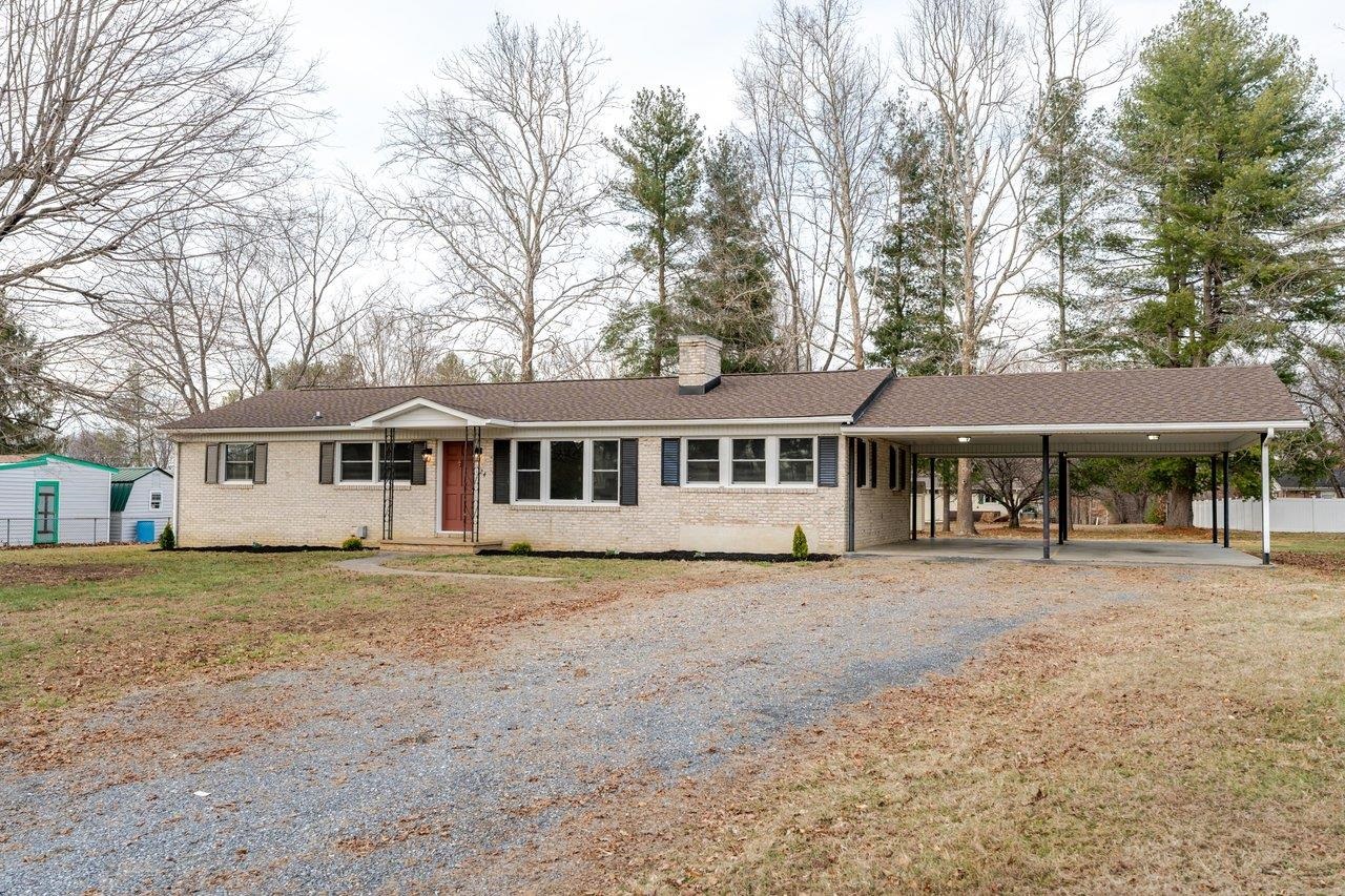 24 LA SALLE DR, GROTTOES, Virginia 24441, 3 Bedrooms Bedrooms, ,2 BathroomsBathrooms,Residential,24 LA SALLE DR,674065 MLS # 674065