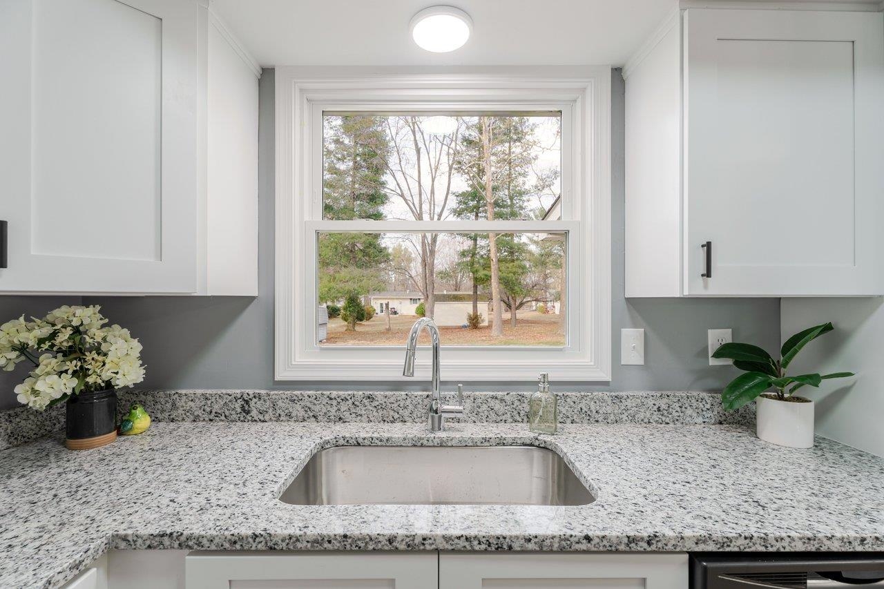 24 LA SALLE DR, GROTTOES, Virginia 24441, 3 Bedrooms Bedrooms, ,2 BathroomsBathrooms,Residential,24 LA SALLE DR,674065 MLS # 674065