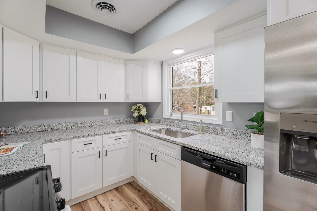 24 LA SALLE DR, GROTTOES, Virginia 24441, 3 Bedrooms Bedrooms, ,2 BathroomsBathrooms,Residential,24 LA SALLE DR,674065 MLS # 674065