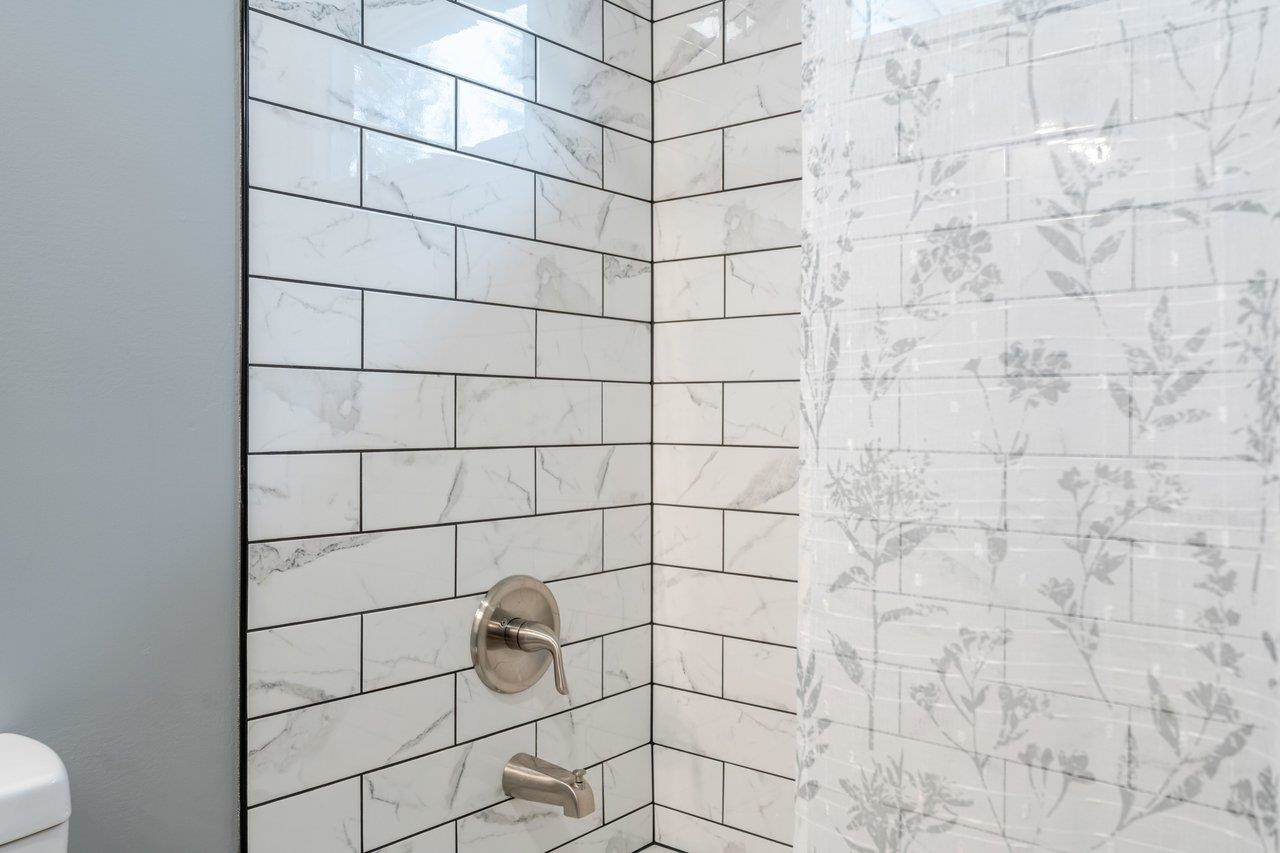 24 LA SALLE DR, GROTTOES, Virginia 24441, 3 Bedrooms Bedrooms, ,2 BathroomsBathrooms,Residential,24 LA SALLE DR,674065 MLS # 674065