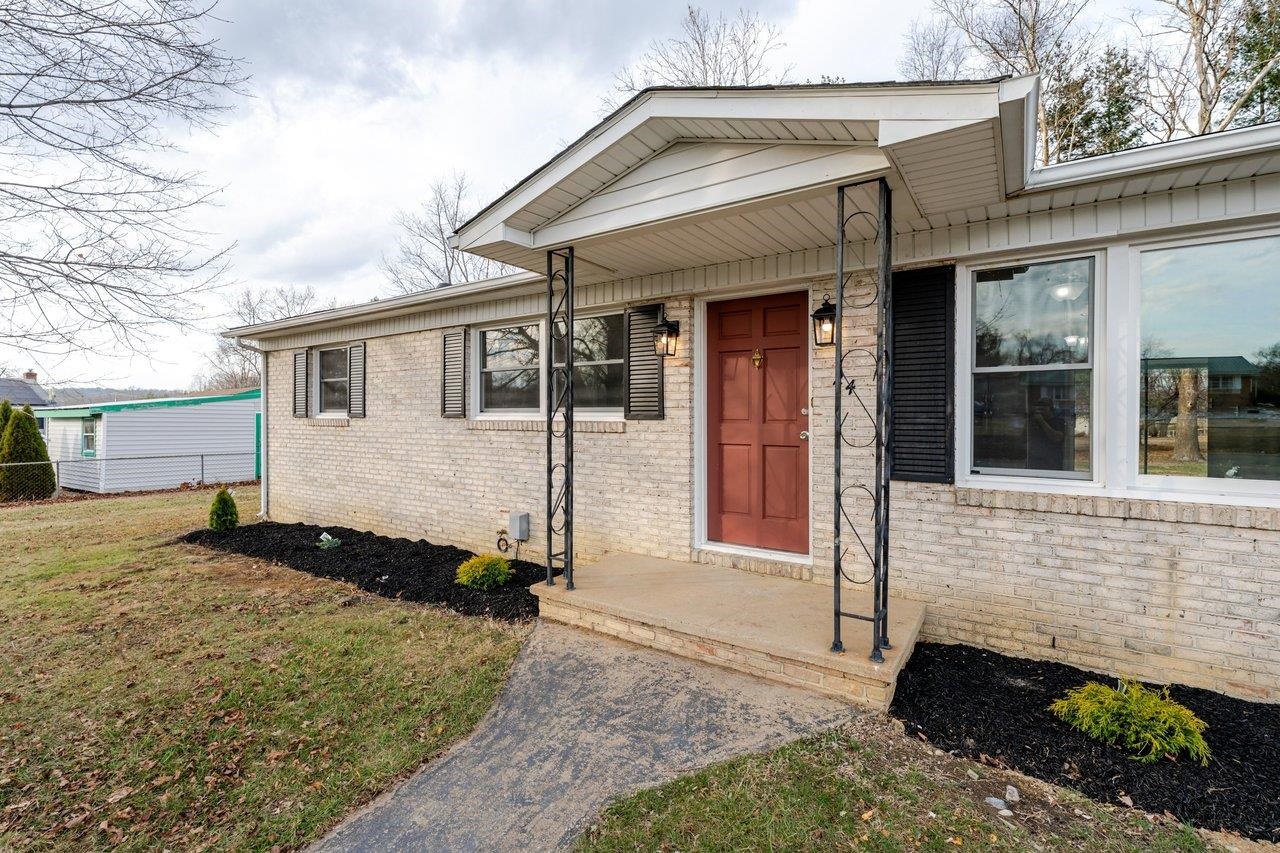 24 LA SALLE DR, GROTTOES, Virginia 24441, 3 Bedrooms Bedrooms, ,2 BathroomsBathrooms,Residential,24 LA SALLE DR,674065 MLS # 674065