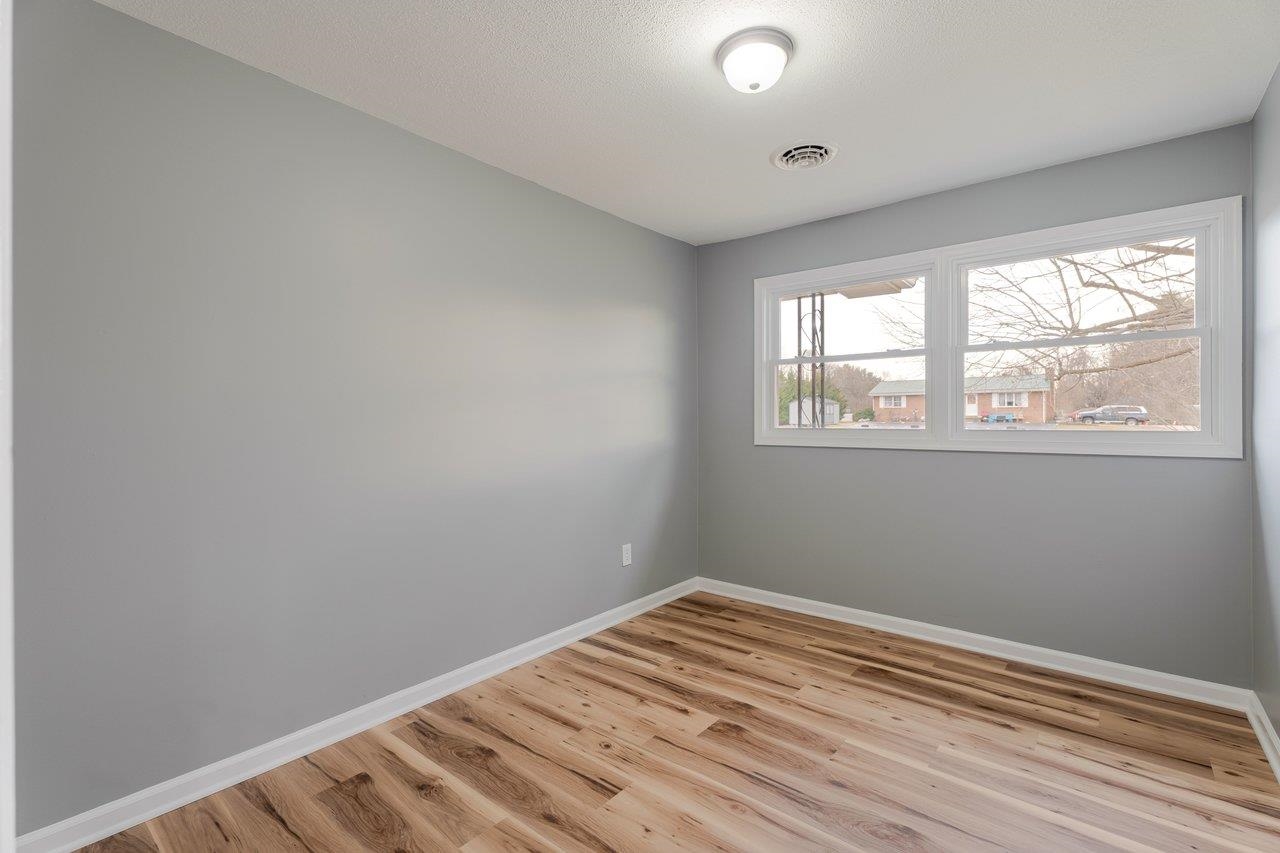 24 LA SALLE DR, GROTTOES, Virginia 24441, 3 Bedrooms Bedrooms, ,2 BathroomsBathrooms,Residential,24 LA SALLE DR,674065 MLS # 674065