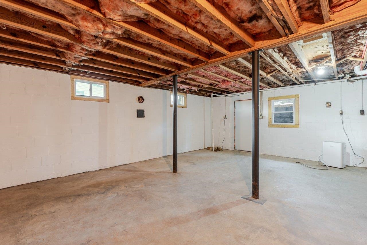 24 LA SALLE DR, GROTTOES, Virginia 24441, 3 Bedrooms Bedrooms, ,2 BathroomsBathrooms,Residential,24 LA SALLE DR,674065 MLS # 674065