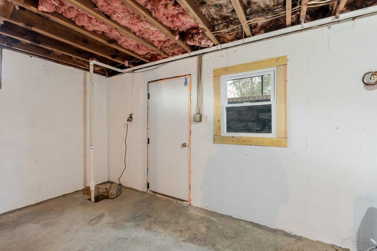 24 LA SALLE DR, GROTTOES, Virginia 24441, 3 Bedrooms Bedrooms, ,2 BathroomsBathrooms,Residential,24 LA SALLE DR,674065 MLS # 674065