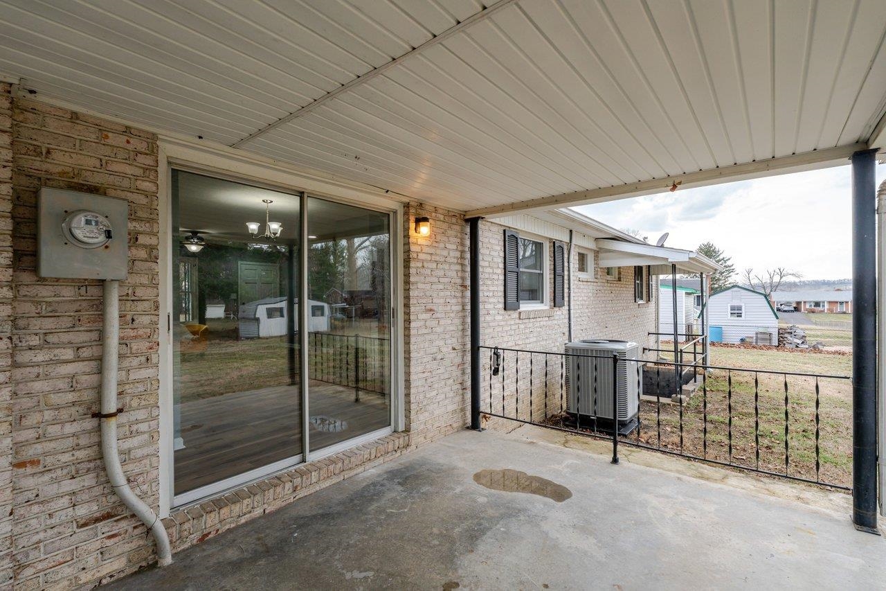 24 LA SALLE DR, GROTTOES, Virginia 24441, 3 Bedrooms Bedrooms, ,2 BathroomsBathrooms,Residential,24 LA SALLE DR,674065 MLS # 674065