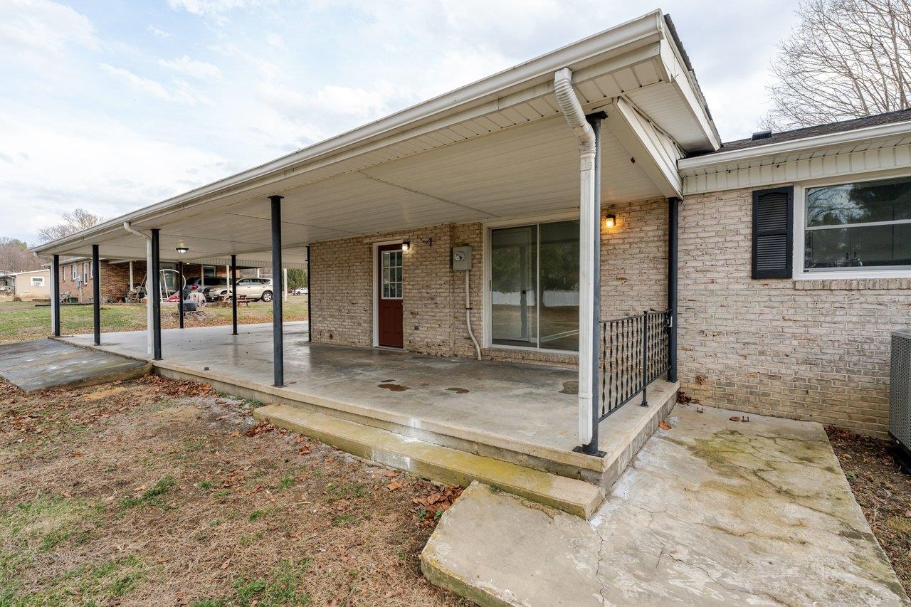 24 LA SALLE DR, GROTTOES, Virginia 24441, 3 Bedrooms Bedrooms, ,2 BathroomsBathrooms,Residential,24 LA SALLE DR,674065 MLS # 674065