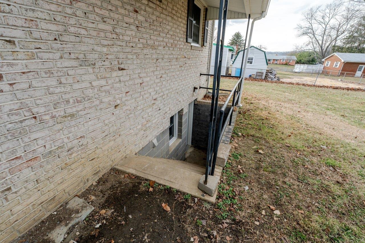 24 LA SALLE DR, GROTTOES, Virginia 24441, 3 Bedrooms Bedrooms, ,2 BathroomsBathrooms,Residential,24 LA SALLE DR,674065 MLS # 674065