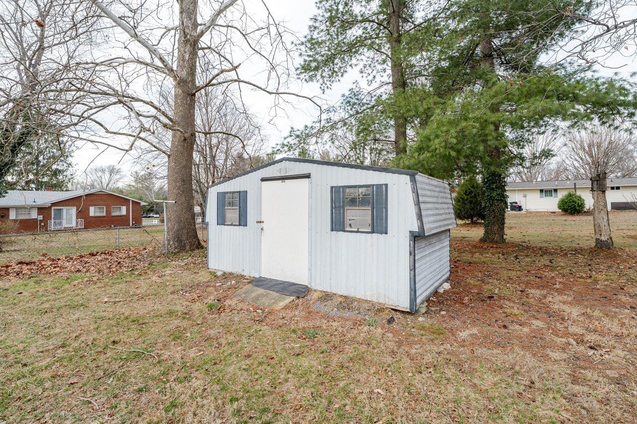 24 LA SALLE DR, GROTTOES, Virginia 24441, 3 Bedrooms Bedrooms, ,2 BathroomsBathrooms,Residential,24 LA SALLE DR,674065 MLS # 674065