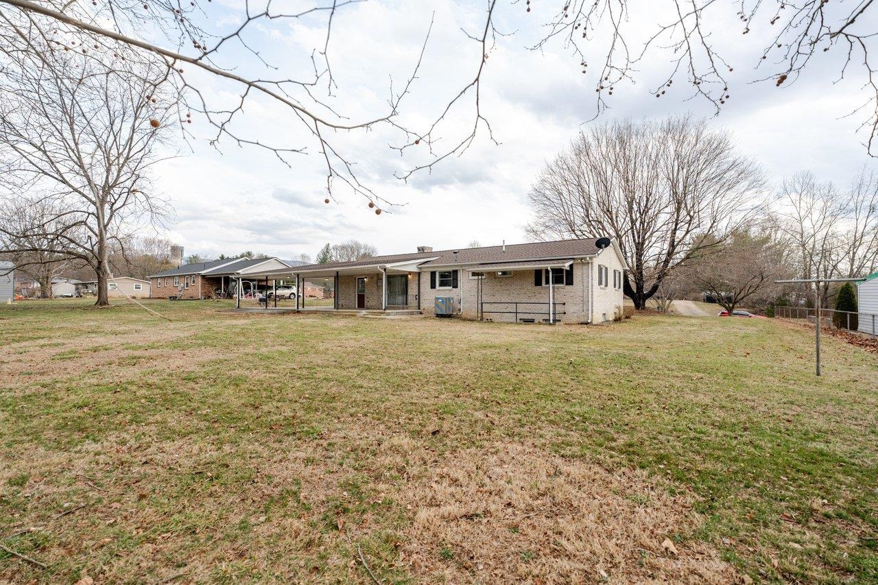 24 LA SALLE DR, GROTTOES, Virginia 24441, 3 Bedrooms Bedrooms, ,2 BathroomsBathrooms,Residential,24 LA SALLE DR,674065 MLS # 674065