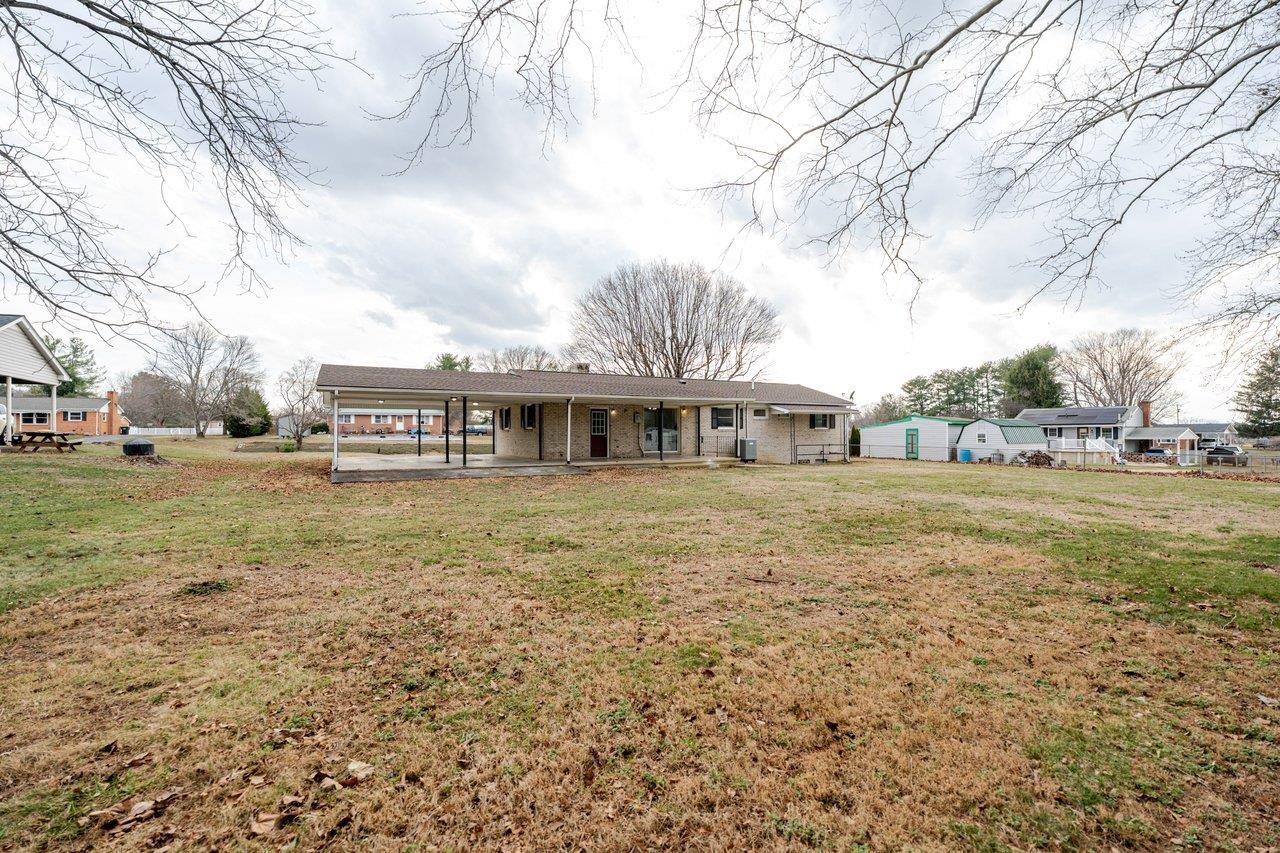 24 LA SALLE DR, GROTTOES, Virginia 24441, 3 Bedrooms Bedrooms, ,2 BathroomsBathrooms,Residential,24 LA SALLE DR,674065 MLS # 674065