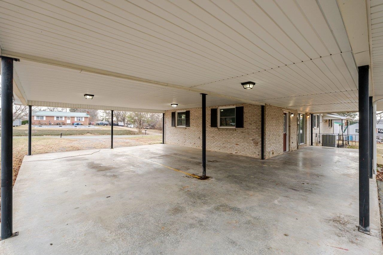 24 LA SALLE DR, GROTTOES, Virginia 24441, 3 Bedrooms Bedrooms, ,2 BathroomsBathrooms,Residential,24 LA SALLE DR,674065 MLS # 674065