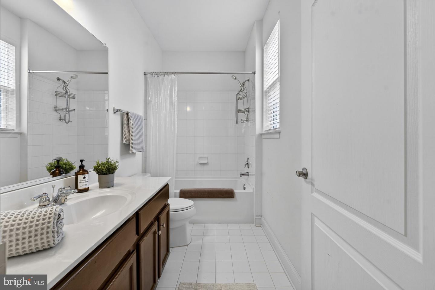 24408 ROCK POND CT, ALDIE, Virginia 20105, 6 Bedrooms Bedrooms, ,5 BathroomsBathrooms,Residential,For sale,24408 ROCK POND CT,VALO2116276 MLS # VALO2116276