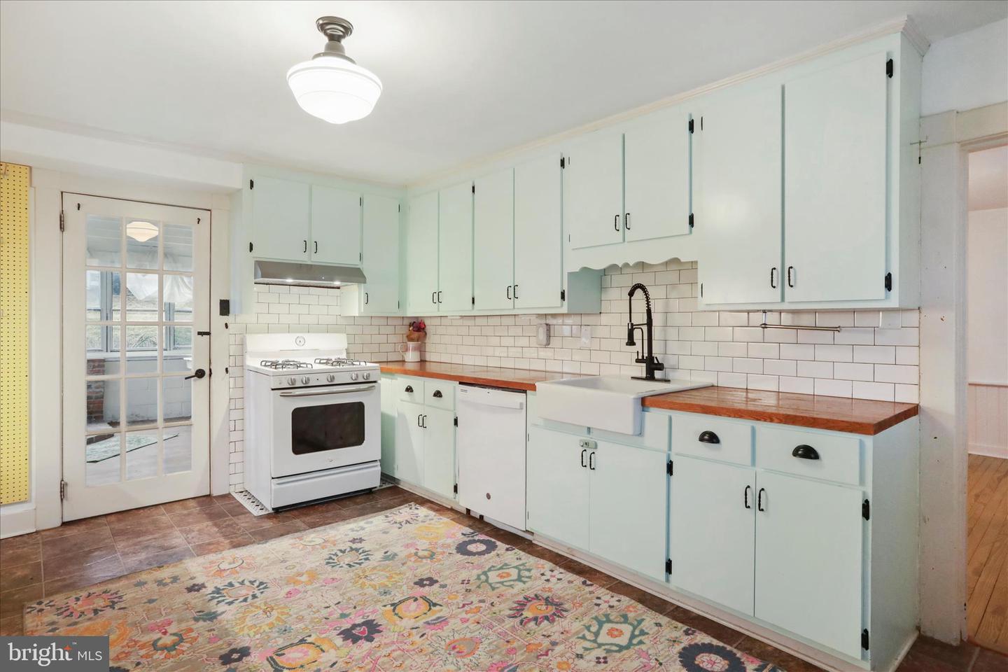 126 OVERALL RD, BENTONVILLE, Virginia 22610, 3 Bedrooms Bedrooms, 12 Rooms Rooms,2 BathroomsBathrooms,Residential,For sale,126 OVERALL RD,VAPA2006082 MLS # VAPA2006082