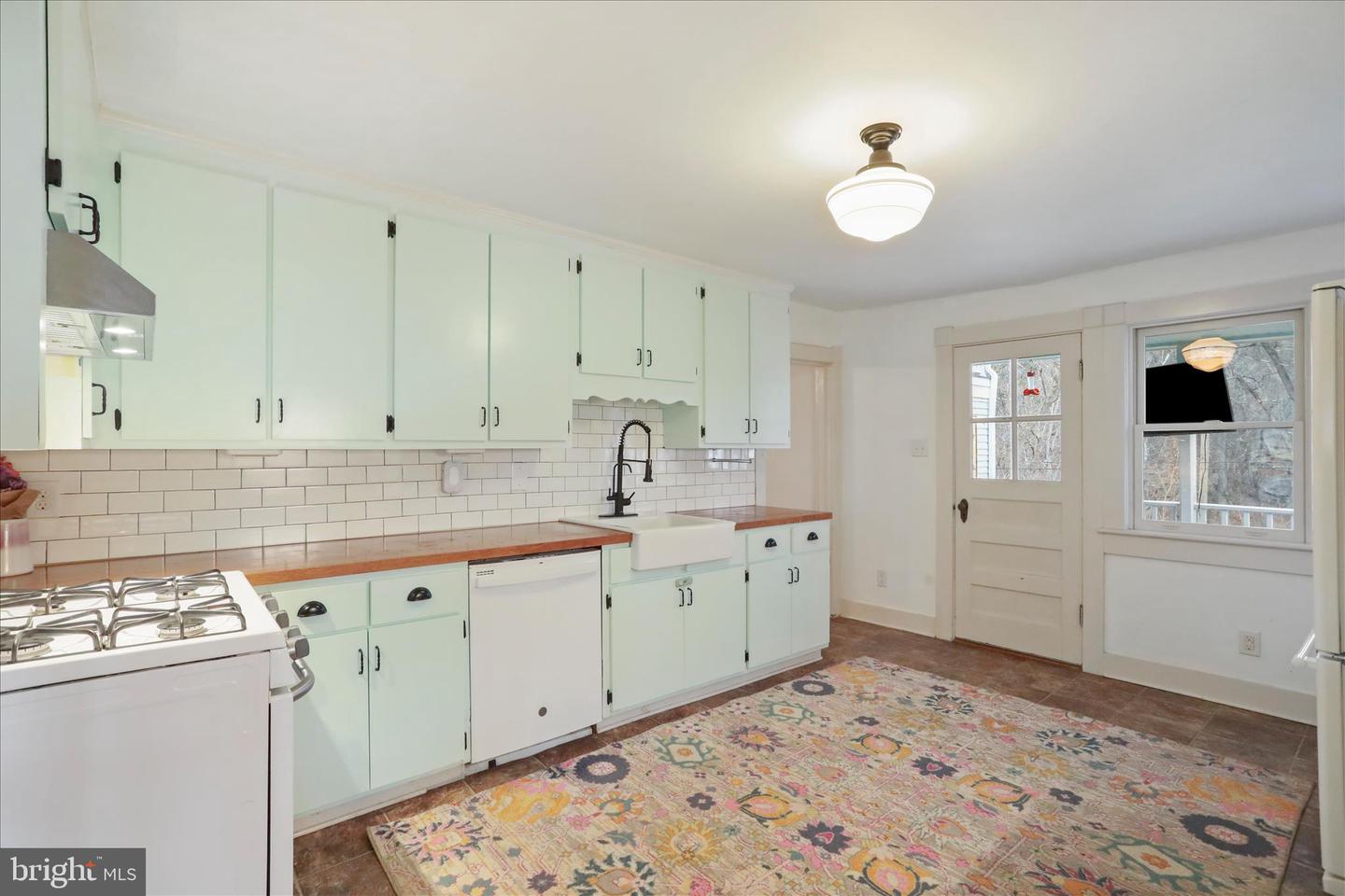 126 OVERALL RD, BENTONVILLE, Virginia 22610, 3 Bedrooms Bedrooms, 12 Rooms Rooms,2 BathroomsBathrooms,Residential,For sale,126 OVERALL RD,VAPA2006082 MLS # VAPA2006082