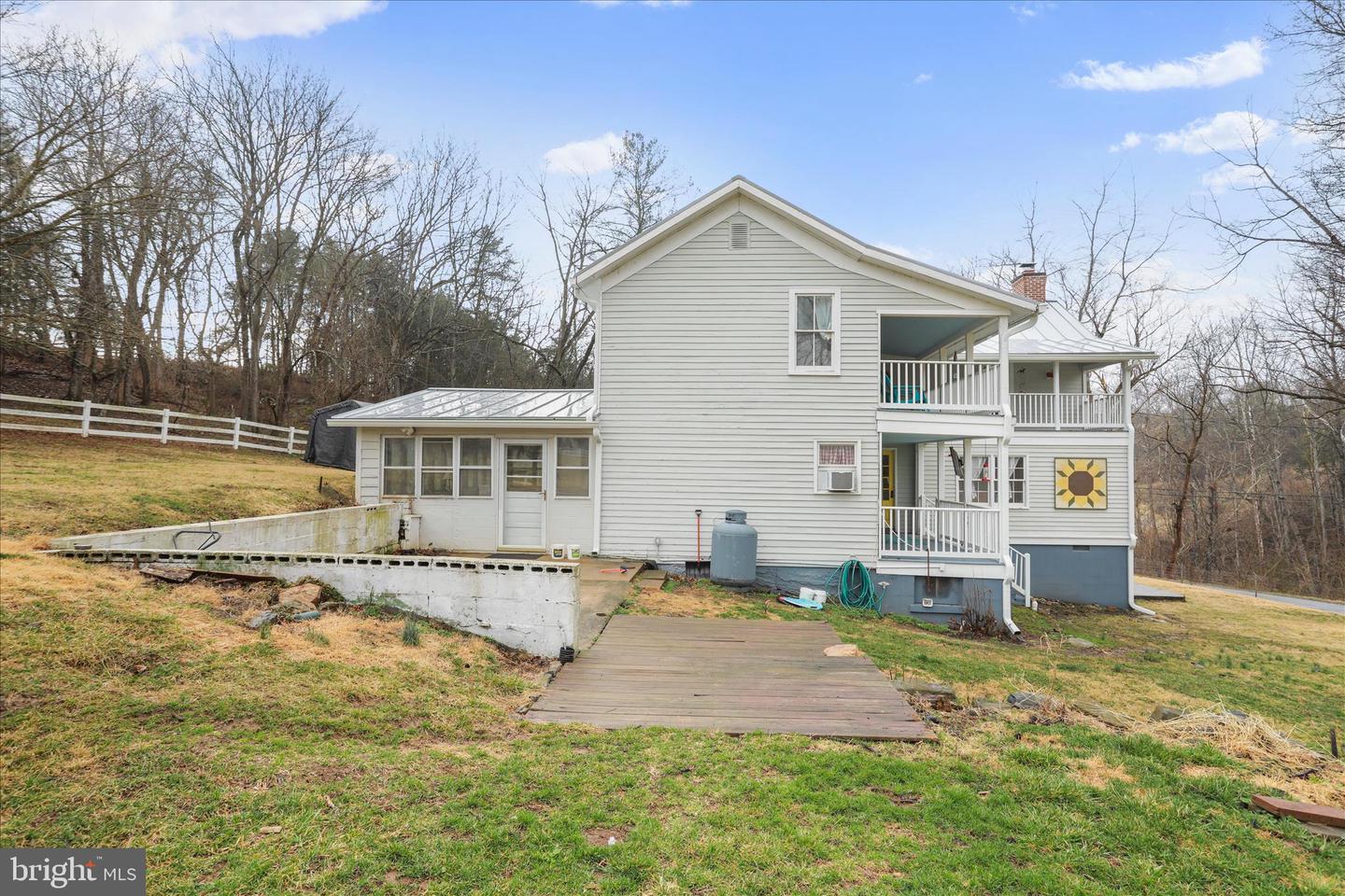 126 OVERALL RD, BENTONVILLE, Virginia 22610, 3 Bedrooms Bedrooms, 12 Rooms Rooms,2 BathroomsBathrooms,Residential,For sale,126 OVERALL RD,VAPA2006082 MLS # VAPA2006082