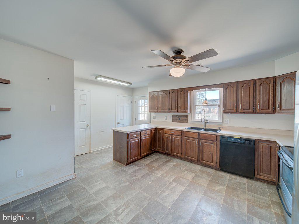 7218 AIRLIE RD, WARRENTON, Virginia 20187, 3 Bedrooms Bedrooms, ,2 BathroomsBathrooms,Residential,For sale,7218 AIRLIE RD,VAFQ2020698 MLS # VAFQ2020698